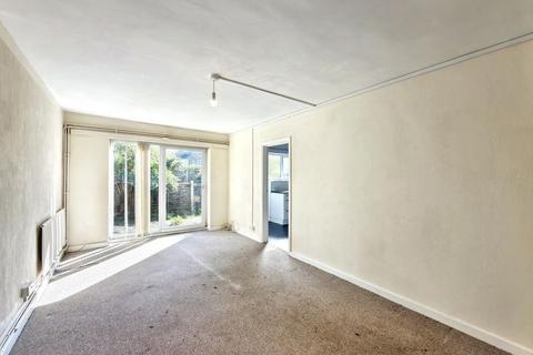2 bedroom flat for sale, 8 Essex Close, Romford, Essex, RM7 8BD