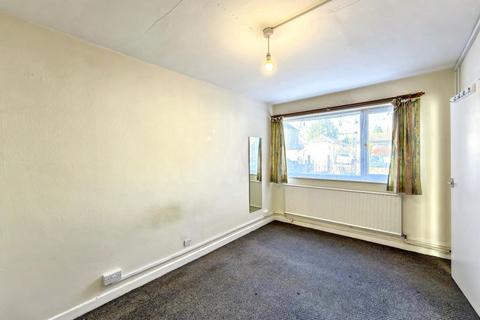 2 bedroom flat for sale, 8 Essex Close, Romford, Essex, RM7 8BD