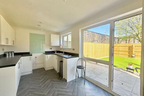 4 bedroom terraced house to rent, Pendleton, Peterborough, PE3