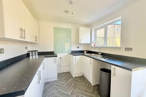 4 bedroom terraced house to rent, Pendleton, Peterborough, PE3