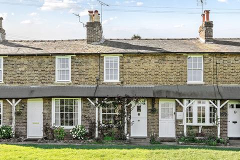 2 bedroom cottage to rent, The Green Croxley Green WD3