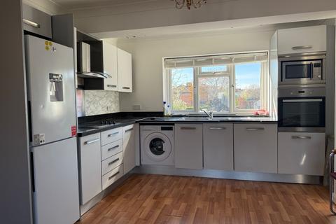 2 bedroom flat to rent, Lee Road, NW7