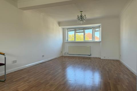 2 bedroom flat to rent, Lee Road, NW7