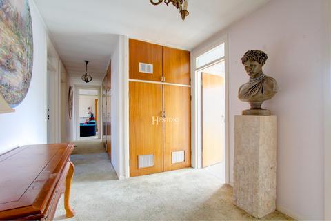 2 bedroom flat for sale, Berkeley Court, Rannoch Drive, Cardiff