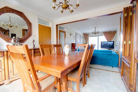 2 bedroom flat for sale, Berkeley Court, Rannoch Drive, Cardiff