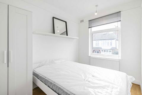 4 bedroom end of terrace house to rent, Queensville Road, London SW12