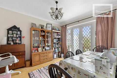 3 bedroom semi-detached house for sale, Wood Meads, Epping