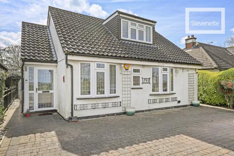 3 bedroom detached bungalow for sale, Lindsey Street, Epping