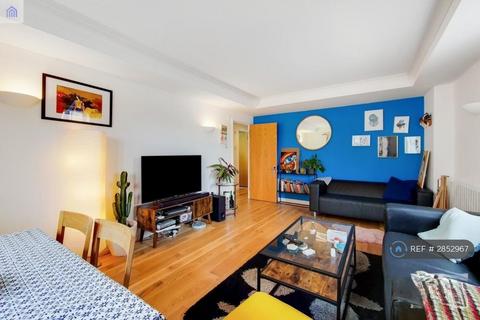 1 bedroom in a flat share to rent, Calder Court, London, SE16
