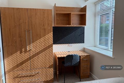 1 bedroom flat to rent, Richmond Court, Bournemouth, BH8