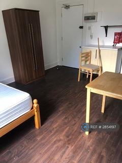 1 bedroom in a house share to rent, Carleton Road, London, N7