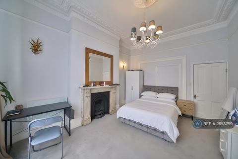 3 bedroom flat to rent, Lillie Road, London, SW6