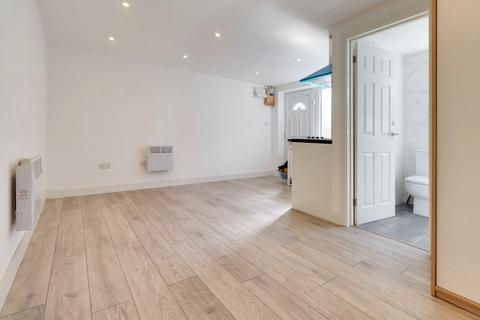 Studio to rent, Colin Park Road, Colindale, London, NW9 - COUNCIL TAX & WATER INC!!