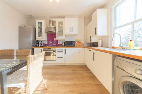 2 bedroom flat to rent, Warwick Road, Earls Court, London