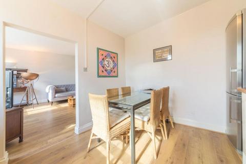 2 bedroom flat to rent, Warwick Road, Earls Court, London