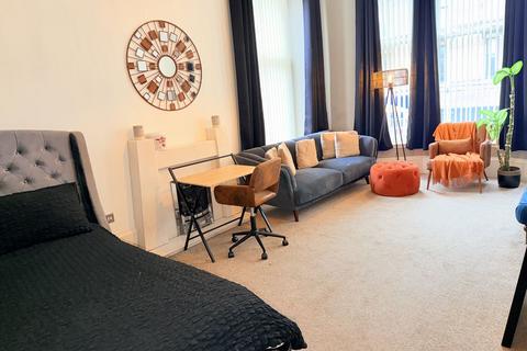 4 bedroom apartment to rent, Great Western Road, Woodlands