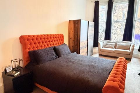 4 bedroom apartment to rent, Great Western Road, Woodlands