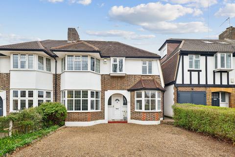 Manor Road North, Esher, KT10