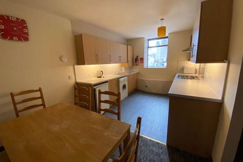 4 bedroom flat to rent, 119 1/2 Nethergate, Dundee,