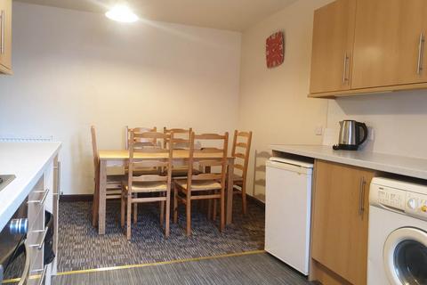 4 bedroom flat to rent, 119 1/2 Nethergate, Dundee,