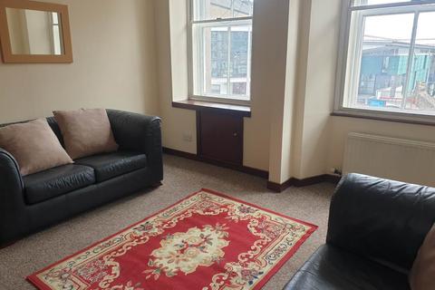 4 bedroom flat to rent, 119 1/2 Nethergate, Dundee,