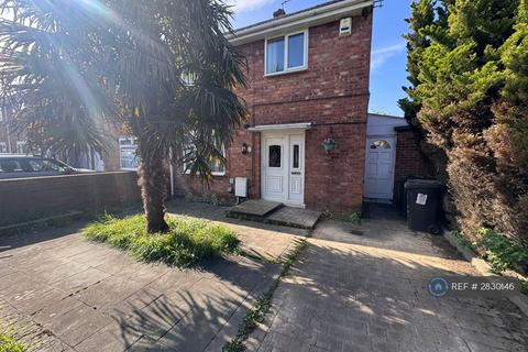 3 bedroom semi-detached house to rent, Dr Anderson Avenue, Doncaster, DN7
