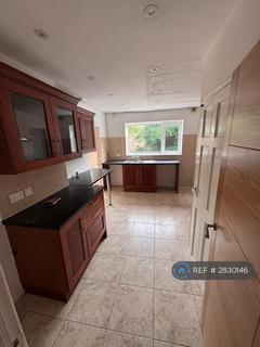 3 bedroom semi-detached house to rent, Dr Anderson Avenue, Doncaster, DN7