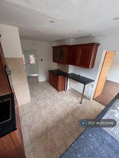 3 bedroom semi-detached house to rent, Dr Anderson Avenue, Doncaster, DN7