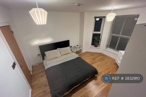 1 bedroom in a flat share to rent, Manchester, Manchester, M20