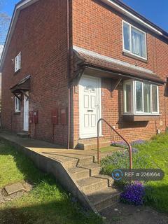 2 bedroom maisonette to rent, Probyn Close, Northampton, NN3