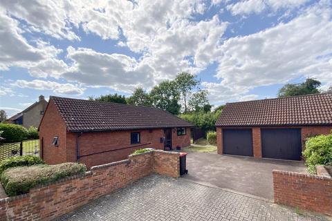 3 bedroom detached bungalow for sale, Daylesford Court, Downhead Park, Milton Keynes