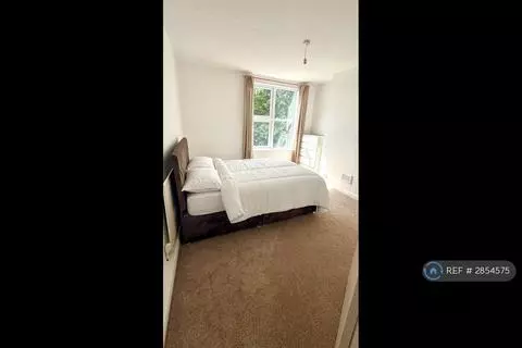 1 bedroom in a house share to rent - View 2