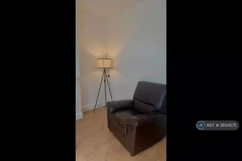 1 bedroom in a house share to rent - View 4