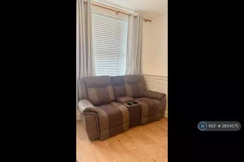 1 bedroom in a house share to rent - View 5