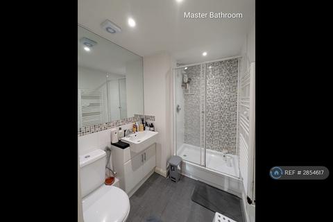 2 bedroom flat to rent, Wellsfield, Bushey, WD23