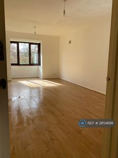2 bedroom flat to rent, Waterside Close, London, IG11