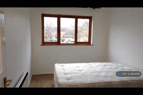 2 bedroom flat to rent, Waterside Close, London, IG11