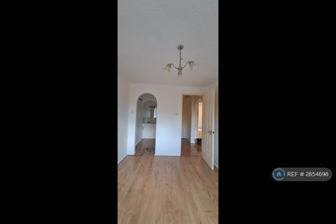 2 bedroom flat to rent, Waterside Close, London, IG11