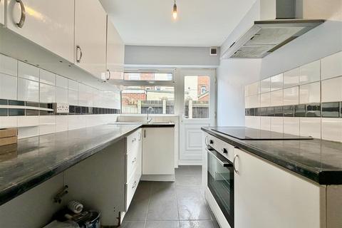 2 bedroom terraced house to rent, Gloucester Street, Hull