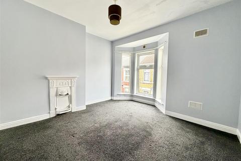 2 bedroom terraced house to rent, Gloucester Street, Hull