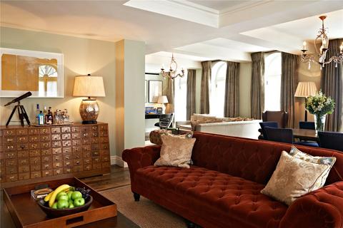 3 bedroom apartment to rent, Queen Street, Mayfair, London, W1J