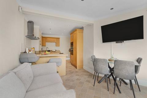 Strodes Crescent, Staines-upon-Thames, TW18