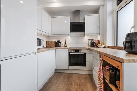 1 bedroom flat for sale, Massetts Road, Horley, Surrey, RH6