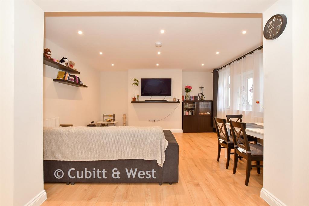2 bedroom ground floor flat for sale