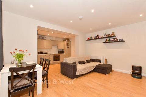 2 bedroom ground floor flat for sale, Graylands Manor, Horsham RH12