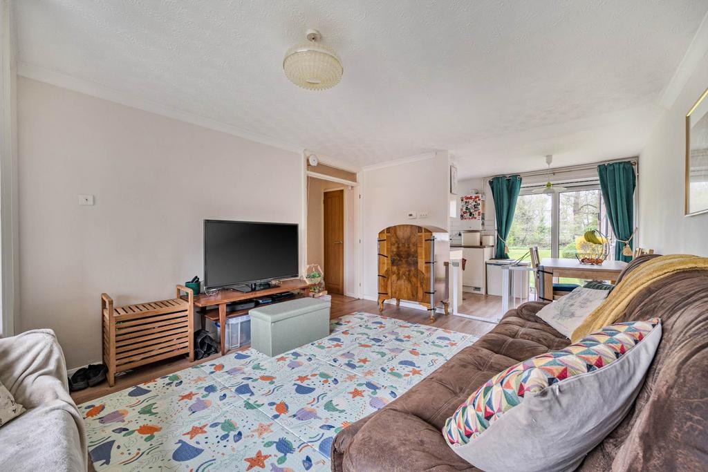 Apartment in Reading, Southcote - View 5