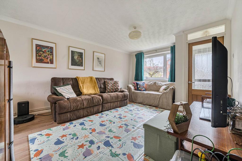 Apartment in Reading, Southcote - More
