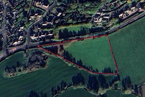 Land to rent, Stables with 3.14 Acres of Land at Trewern, Welshpool