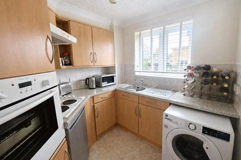 1 bedroom flat for sale, Culverley Road, London, SE6