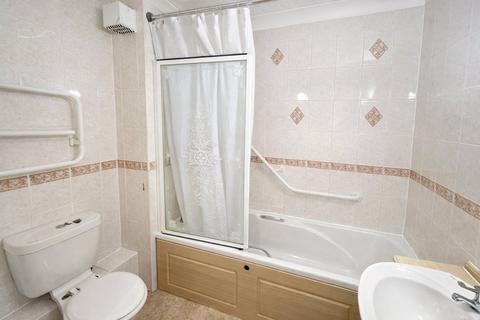 1 bedroom flat for sale, Culverley Road, London, SE6